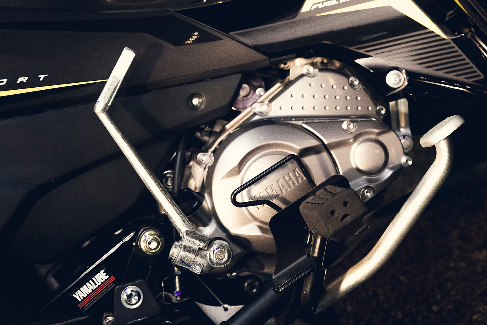 Motor de la Yamaha Crypton FINN y pedal de arranque